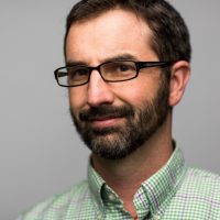 Portrait photo of Steven Roberts